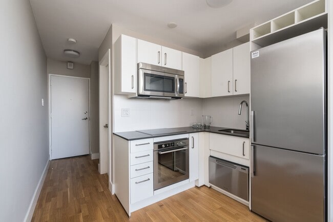 Building Photo - 730 St Clarens Ave