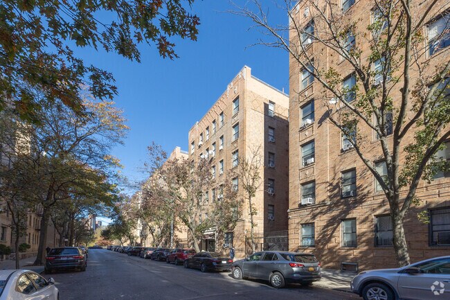 Context - 2186 Cruger Ave