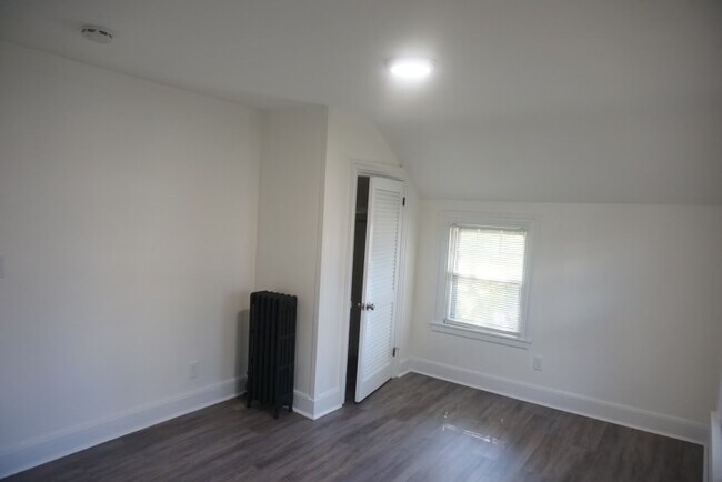 Foto del edificio - 598 E 7th St