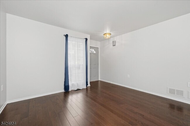 Building Photo - 5 Ajax Ct