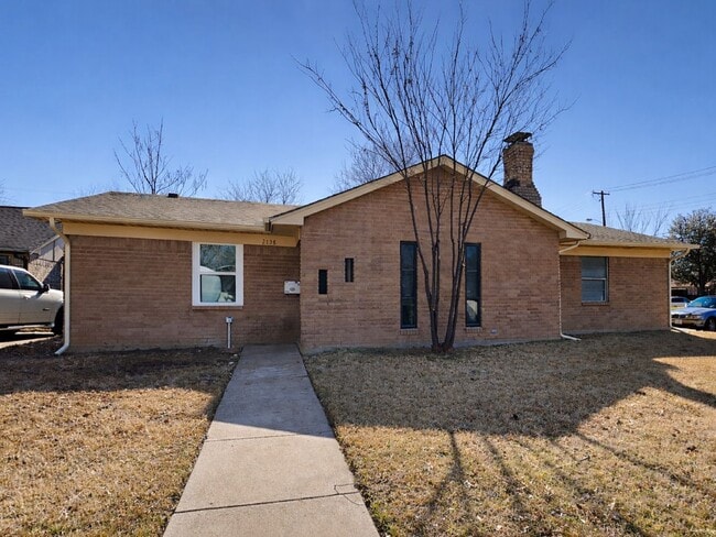 3BR/2BA Renovated Home in Irving TX | 2-Car Garage, Fenced Yard & Pet-Friendly | Self Tours Avail... - 3BR/2BA Renovated Home in Irving TX | 2-Car Garage, Fenced Yard & Pet-Friendly | Self Tours Avail...