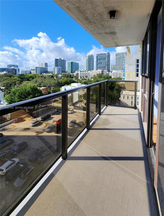 Building Photo - 600 NE 36th St