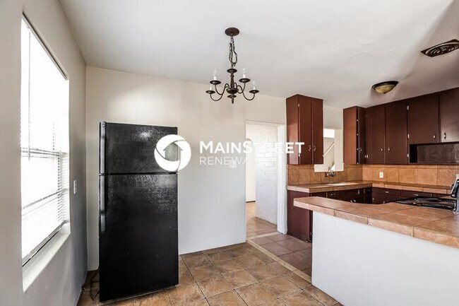 Building Photo - 3 Bedroom Pet-Friendly Home in Phoenix, AZ with Main Street Renewal