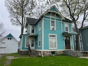 Building Photo - 89 Chestnut St