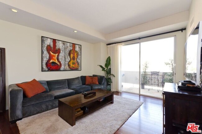 Foto del edificio - 7250 Franklin Ave