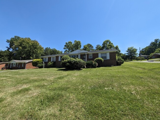 Building Photo - 400 Anderson Ave