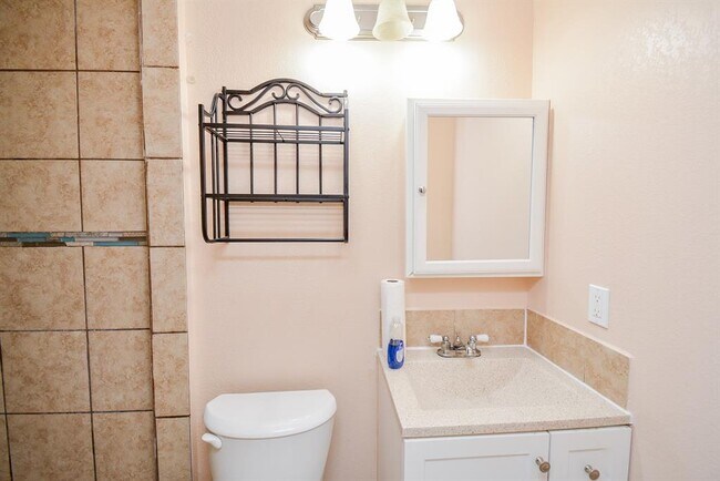 Building Photo - 5431 Tiffany Dr
