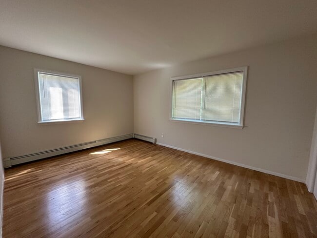 Two large bedrooms - Riverhill Apartments