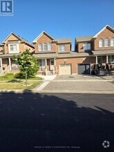 Building Photo - 457 Landsborough Ave