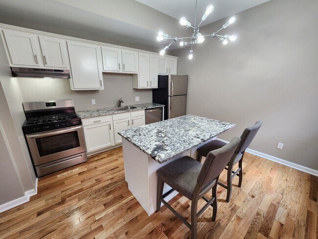 Building Photo - 115 W 2nd Ave