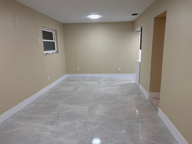 Foto del edificio - 2336 NW 35th St