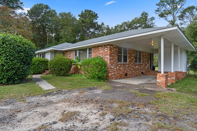 Building Photo - 1457 Columbia Hwy N