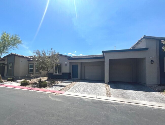 Building Photo - single story, 2 bed, 2 bath, 1 car garage in gated community