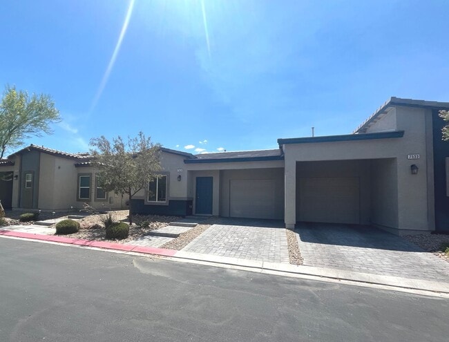 Foto del edificio - single story, 2 bed, 2 bath, 1 car garage in gated community