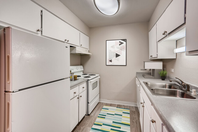 Aspire Lakewood | Lakewood, CO Apartments | Cocina virtual - Aspire at Lakewood