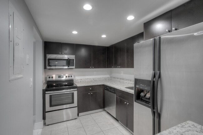 Foto del edificio - 303 Racquet Club Rd