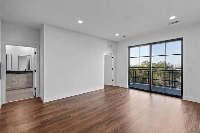 Building Photo - 4315 S Congress Ave