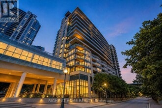Building Photo - 209 Fort York Blvd