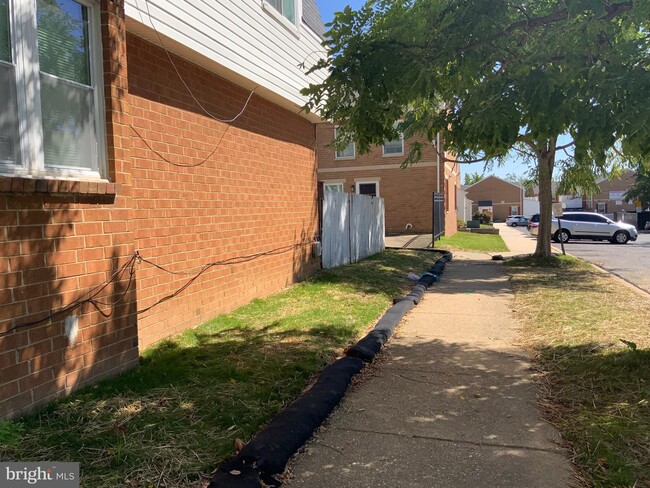 Foto del edificio - 328 Compton Ct