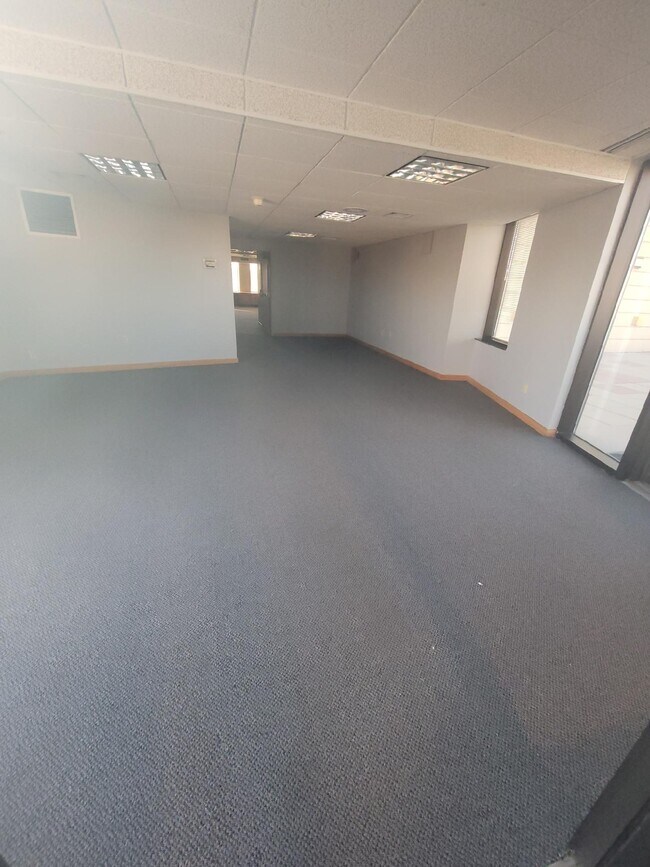 2 N Vine St Unit 4th Floor, Harrisburg, IL 62946 Room for Rent in