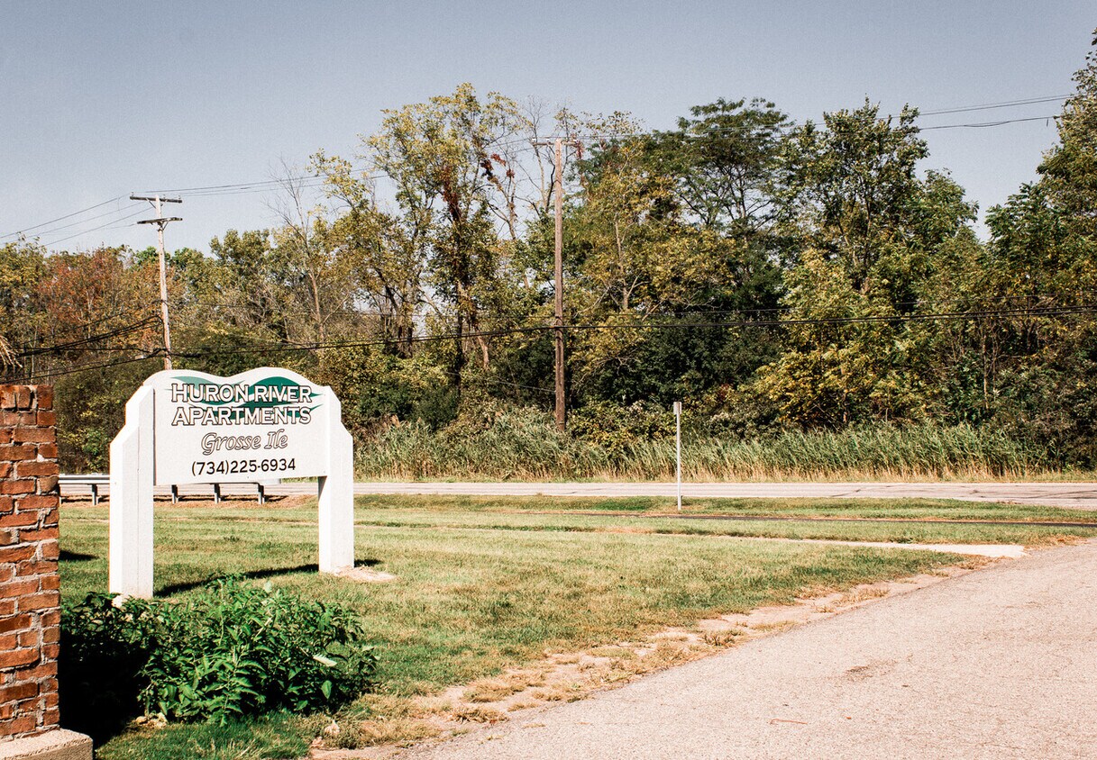 Primary Photo - 10033 Groh Rd