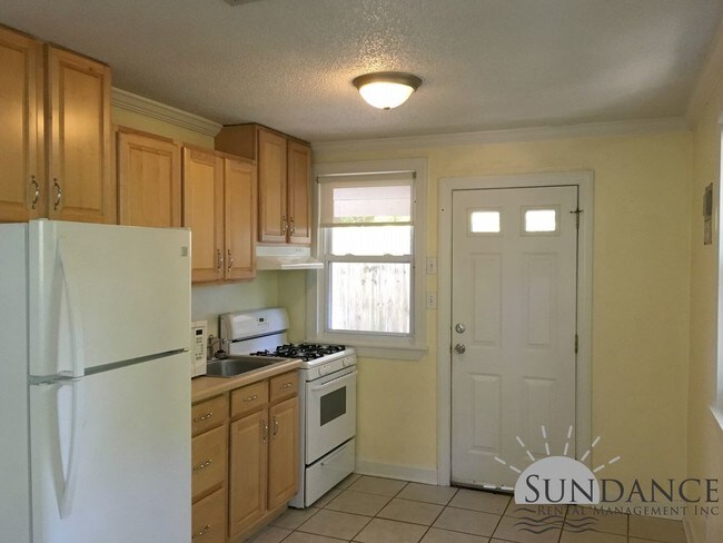 Building Photo - 2 Bedroom Duplex Unit Near Eglin AFB