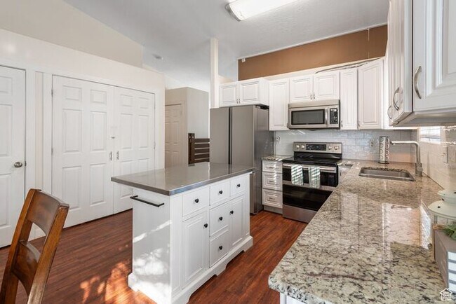 Building Photo - Beautiful Rambler Style Home in Clinton