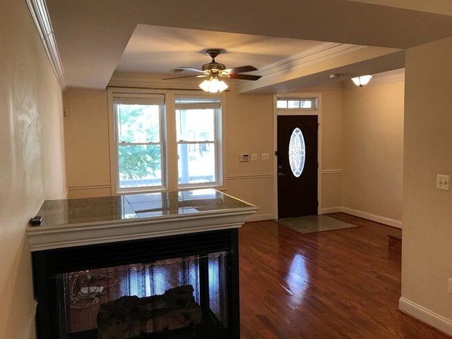 Foto del edificio - 220 S St NE