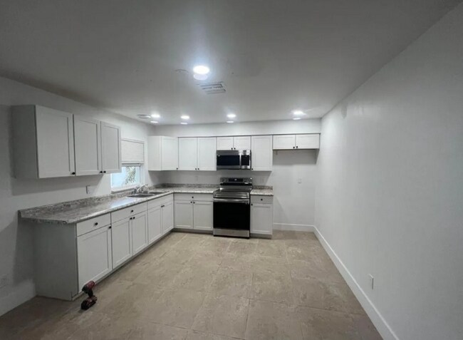 Building Photo - Carmen Ave - Fourplex