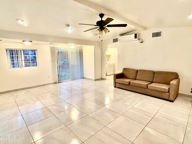 Foto del edificio - 2417 N Franklin St