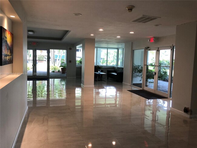 Building Photo - 555 Crandon Blvd