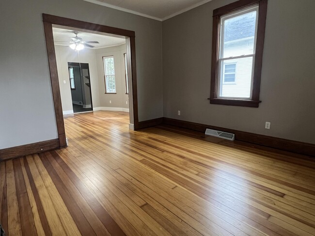 Building Photo - 1720 Avoca St