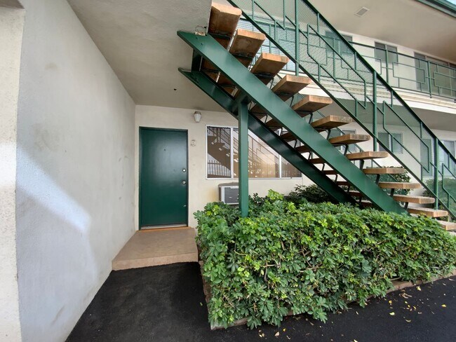 Building Photo - **$500 OFF THE FIRST MONTH'S RENT!!** Sherman Oaks 1 bed apartment
