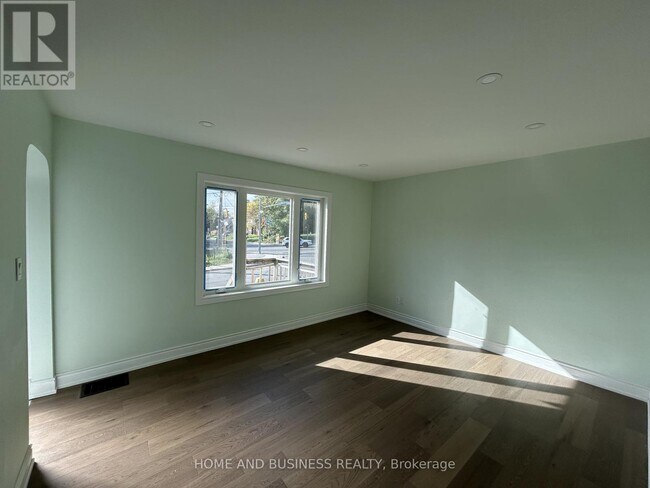 Photo du bâtiment - 35 Mack Ave