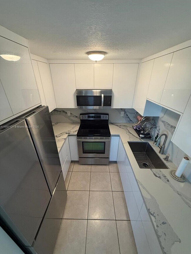 Foto del edificio - 9350 Fontainebleau Blvd