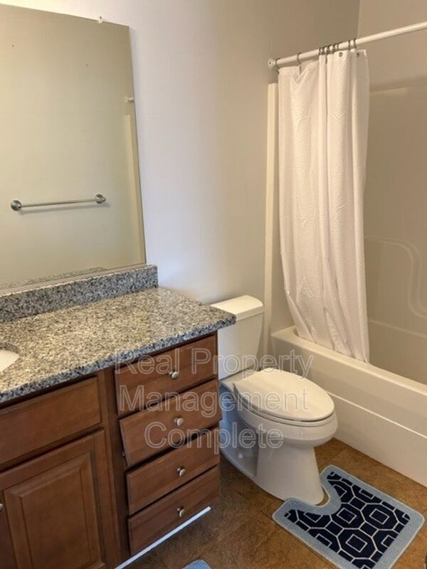 Foto del edificio - 5005 Killam Ave