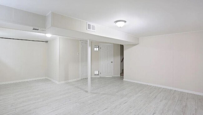 Building Photo - 4907 Flanders Ave