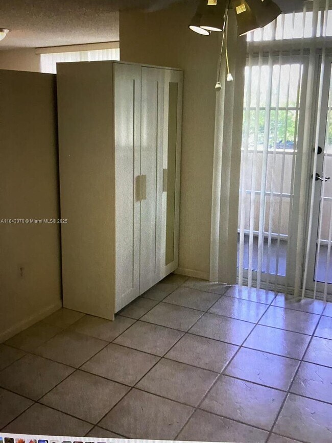 Foto del edificio - 1280 S Alhambra Cir