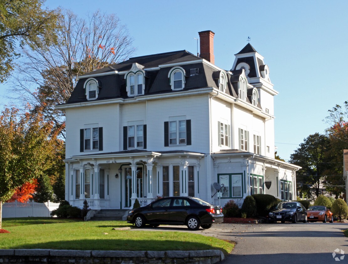 Building Photo - 627 Main St