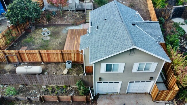 Building Photo - 13825 Bear Creek Rd