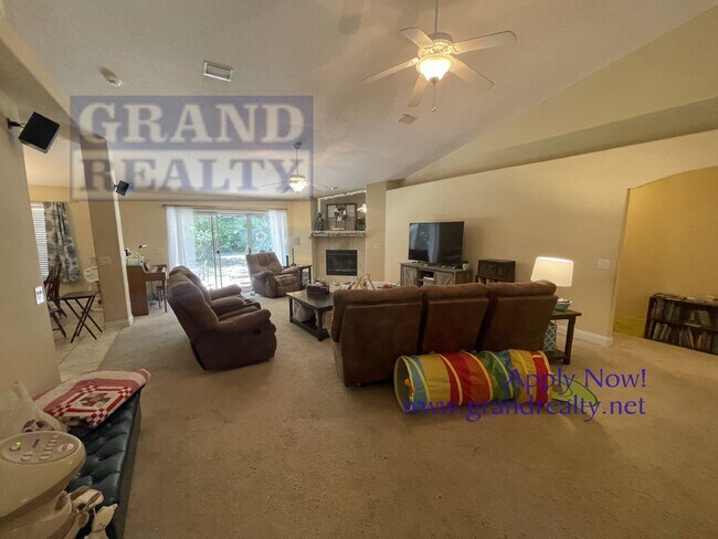 Foto del edificio - Spacious 4 Bed, 3 Bath Home in Milton, FL ...