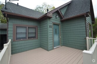 Building Photo - 872 Thomas Ave