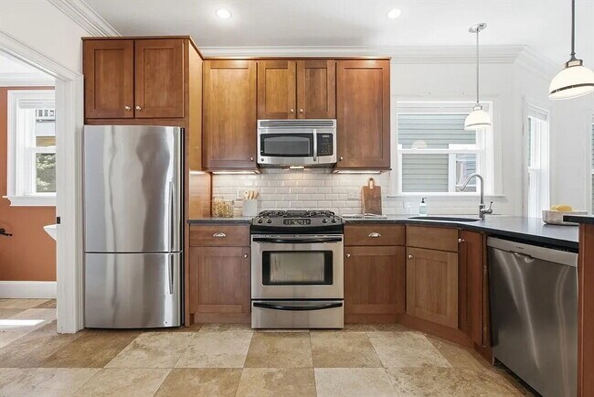 Foto del edificio - Comfortable and Spacious Rental Opportunity