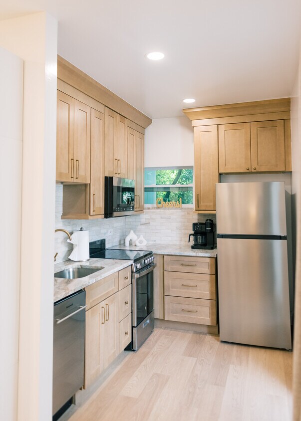 Foto principal - 2402 W Cypress St