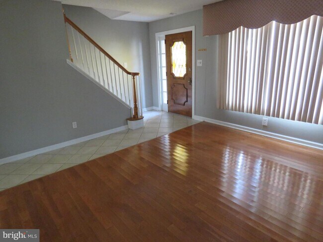 Building Photo - 6240 Patrick Henry Ct