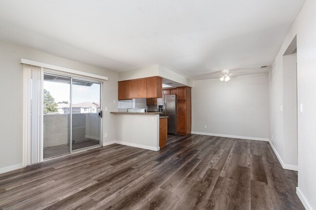 Building Photo - 2nd floor 2 bedroom unit in NW with easy access to Summerlin Pkwy and the 95/I-11