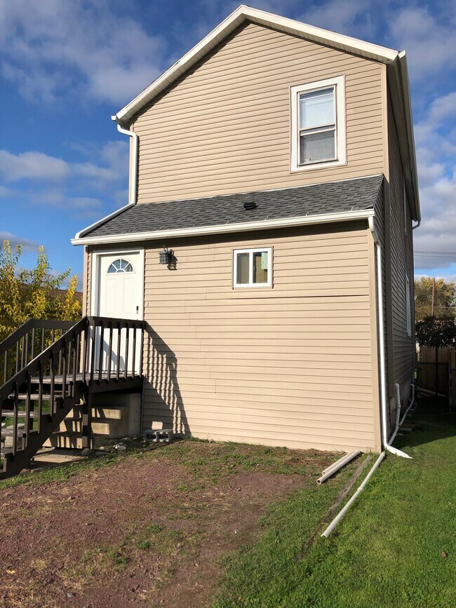 Foto del edificio - 119 Gardner Ave