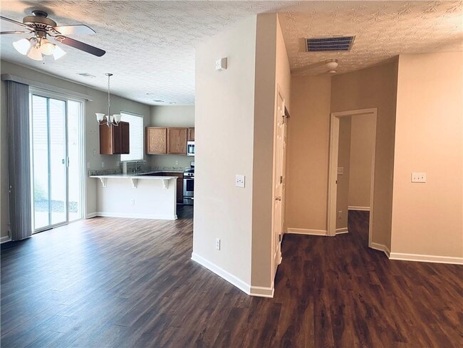 Foto del edificio - 645 W Oaks Dr