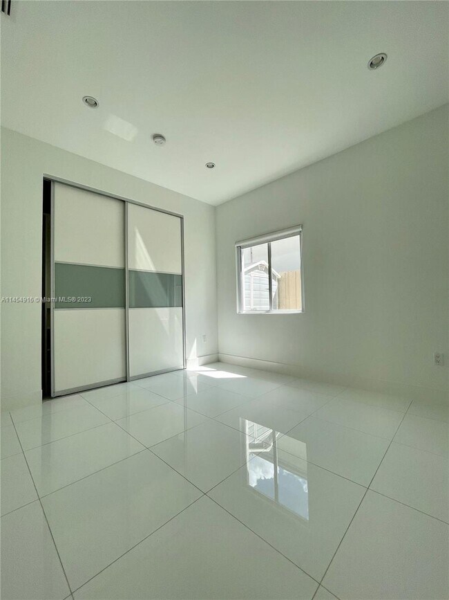 Foto del edificio - 540 NE 70th St