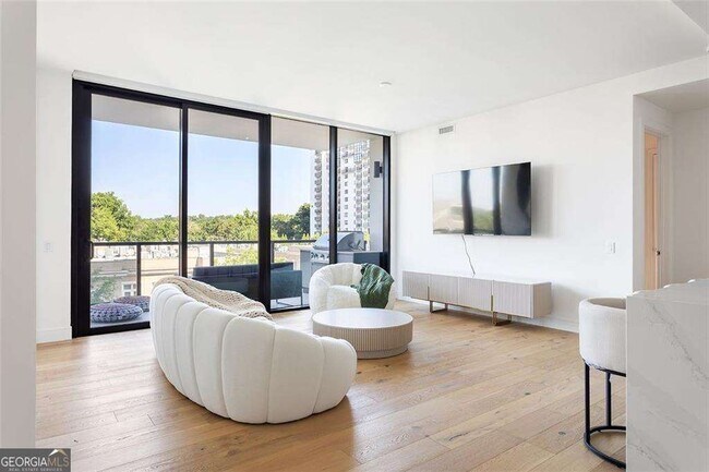 Foto del edificio - 2425 Peachtree Rd NE